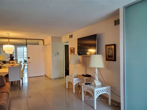 Hallandale Beach FL 33009