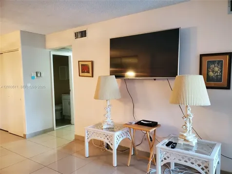 Hallandale Beach FL 33009