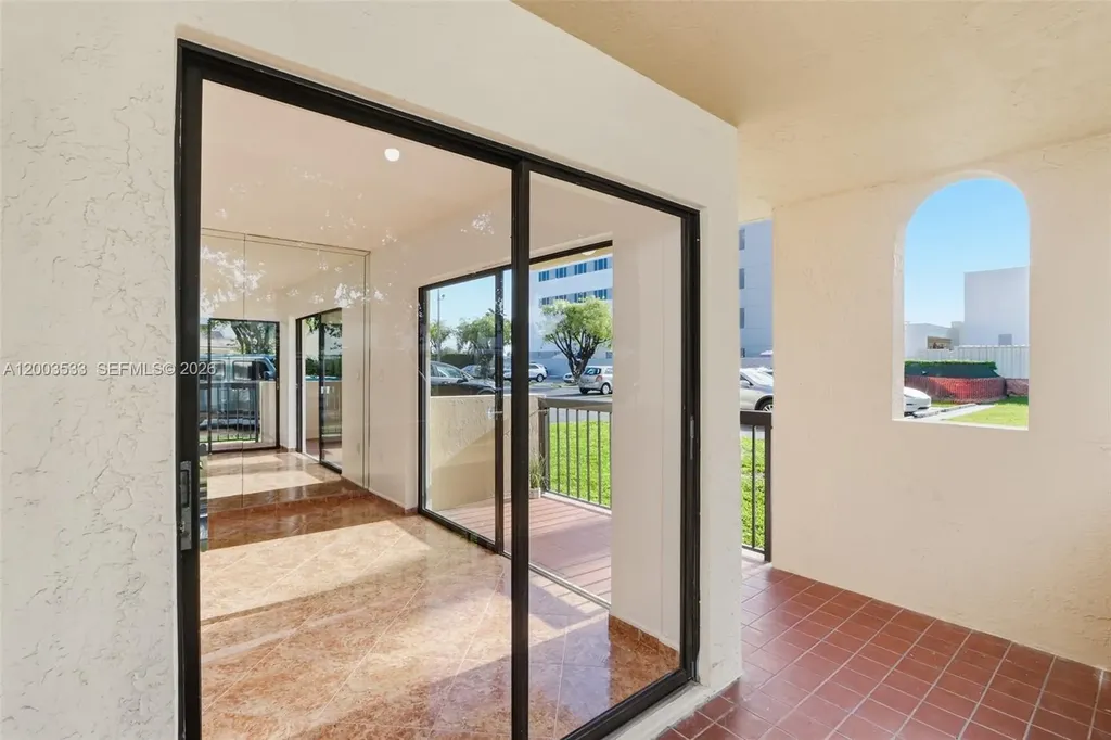995 SW 84th Avenue Miami FL 33144
