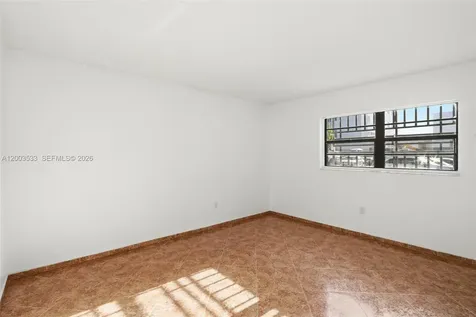 995 SW 84th Avenue Miami FL 33144