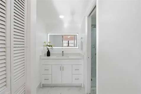 995 SW 84th Avenue Miami FL 33144