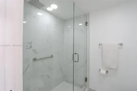 995 SW 84th Avenue Miami FL 33144