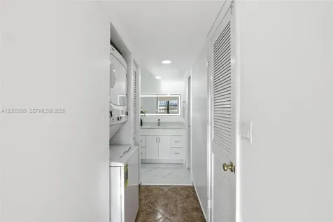 995 SW 84th Avenue Miami FL 33144