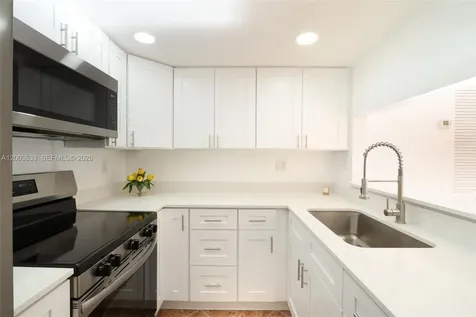 995 SW 84th Avenue Miami FL 33144