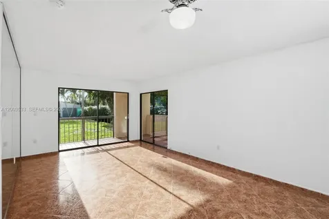 995 SW 84th Avenue Miami FL 33144