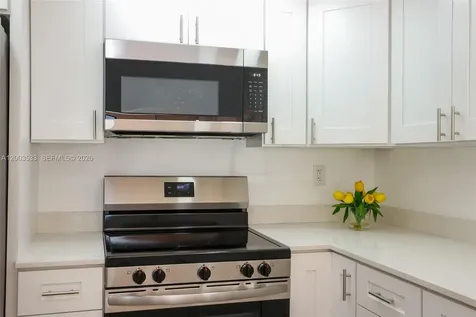 995 SW 84th Avenue Miami FL 33144