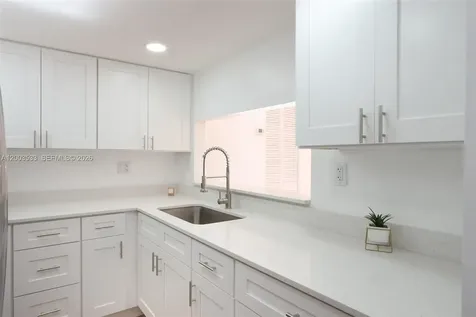 995 SW 84th Avenue Miami FL 33144