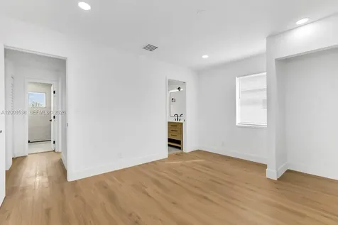 327 SE 2nd Avenue Dania Beach FL 33004