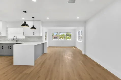 327 SE 2nd Avenue Dania Beach FL 33004