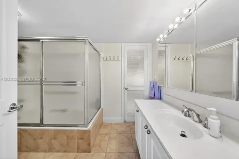 6423 Collins Avenue Miami Beach FL 33141