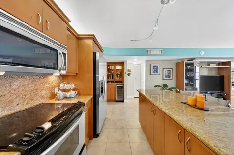 6423 Collins Avenue Miami Beach FL 33141