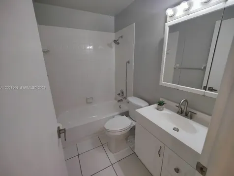 2668 Kings Lake Naples FL 34112
