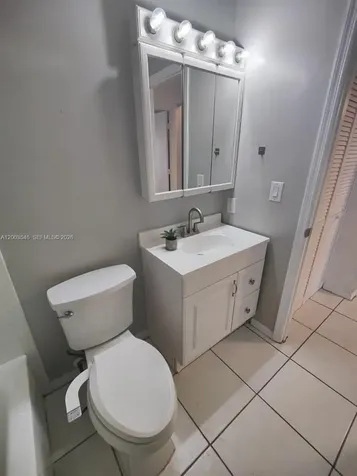 2668 Kings Lake Naples FL 34112