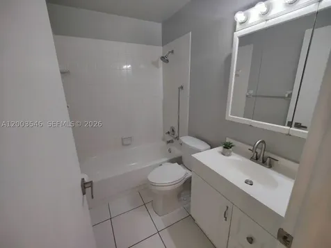2668 Kings Lake Naples FL 34112