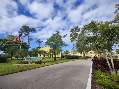 2668 Kings Lake Naples FL 34112