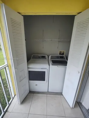 2668 Kings Lake Naples FL 34112