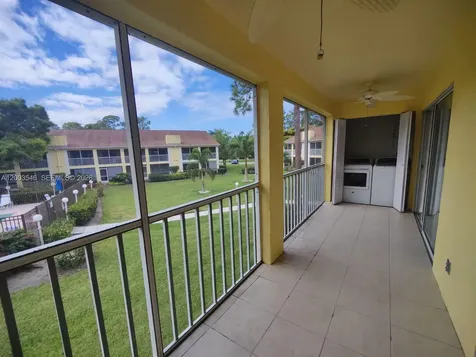 2668 Kings Lake Naples FL 34112