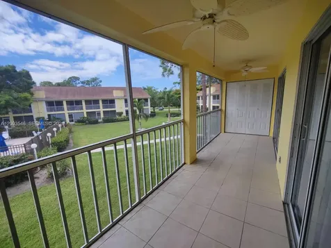 2668 Kings Lake Naples FL 34112