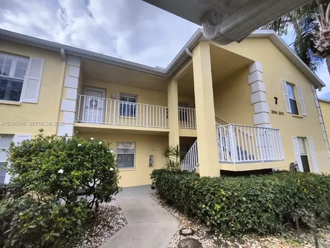 2668 Kings Lake Naples FL 34112