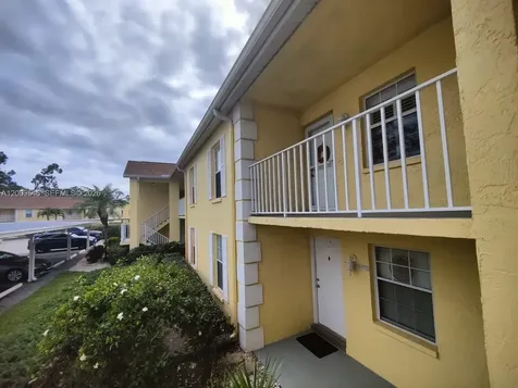 2668 Kings Lake Naples FL 34112