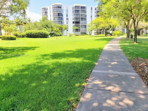 3101 N Country Club Drive Aventura FL 33180