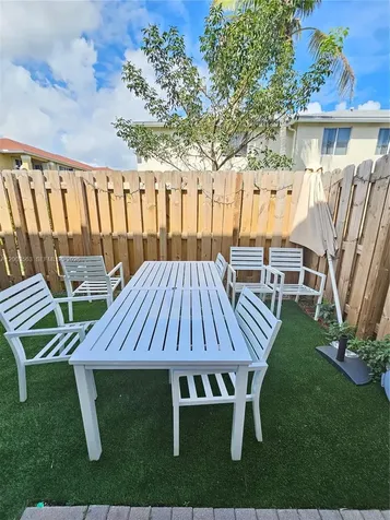 813 NE 211th Street Miami FL 33179