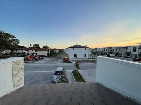 813 NE 211th Street Miami FL 33179