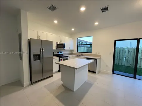 813 NE 211th Street Miami FL 33179