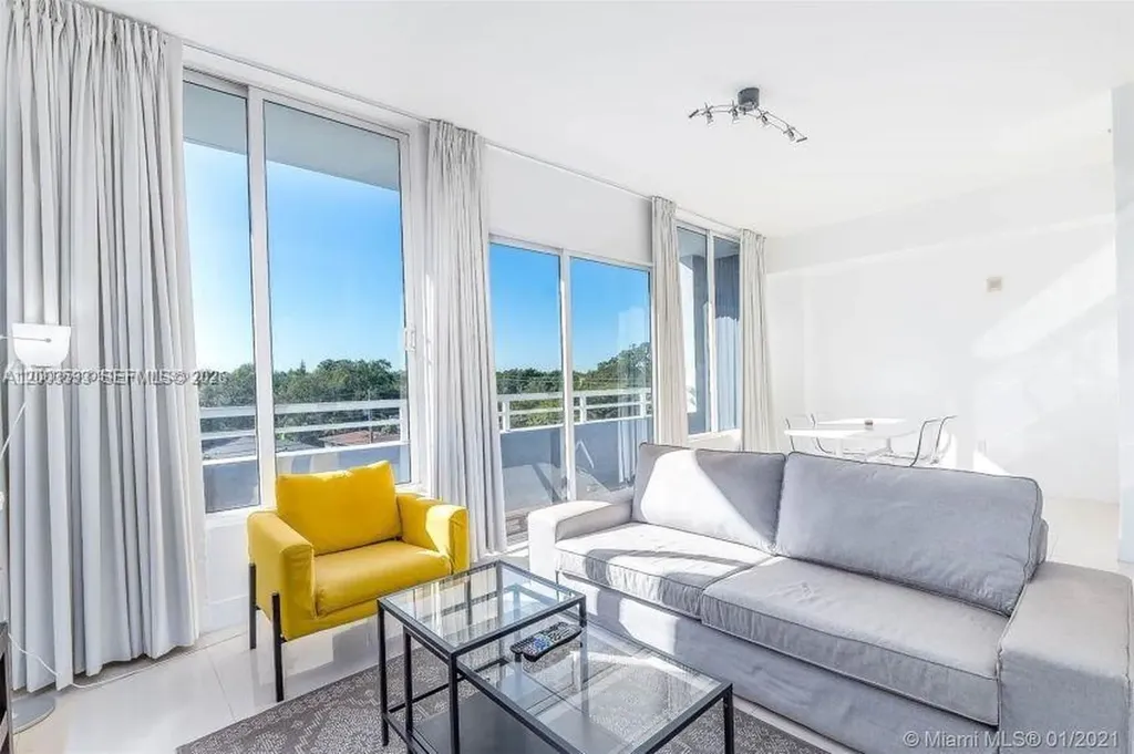 3250 Grand Avenue Miami FL 33133