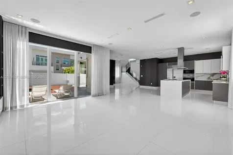 10431 NW 68th Terrace Doral FL 33178