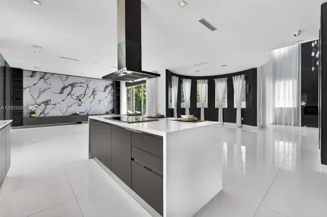 10431 NW 68th Terrace Doral FL 33178