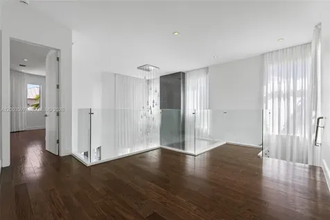 10431 NW 68th Terrace Doral FL 33178