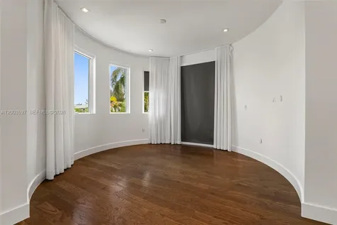 10431 NW 68th Terrace Doral FL 33178
