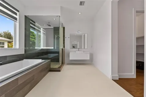 10431 NW 68th Terrace Doral FL 33178
