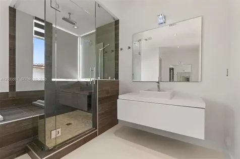 10431 NW 68th Terrace Doral FL 33178