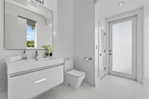 10431 NW 68th Terrace Doral FL 33178