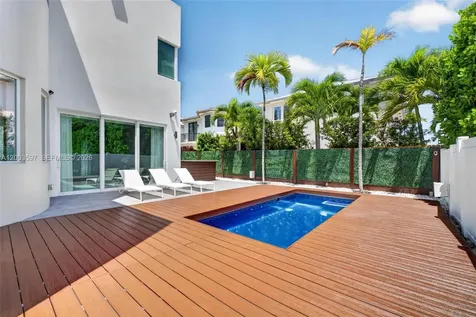 10431 NW 68th Terrace Doral FL 33178