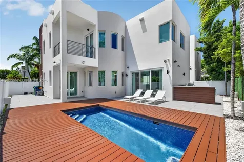10431 NW 68th Terrace Doral FL 33178