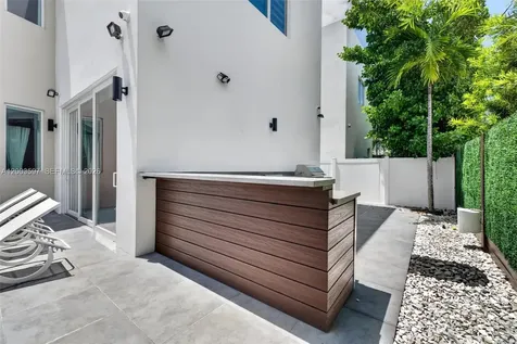 10431 NW 68th Terrace Doral FL 33178