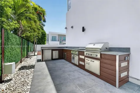 10431 NW 68th Terrace Doral FL 33178
