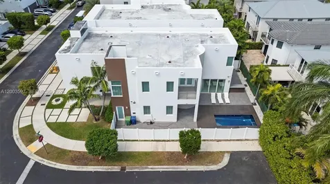 10431 NW 68th Terrace Doral FL 33178