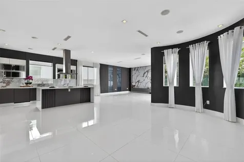 10431 NW 68th Terrace Doral FL 33178