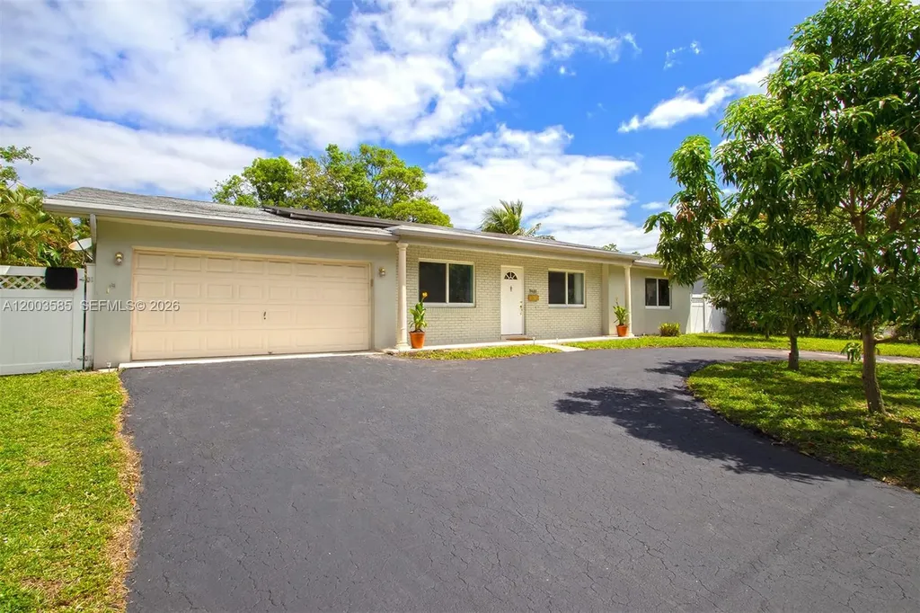 7481 NW 11th Place Plantation FL 33313