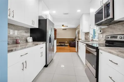 7481 NW 11th Place Plantation FL 33313
