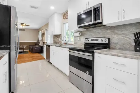 7481 NW 11th Place Plantation FL 33313