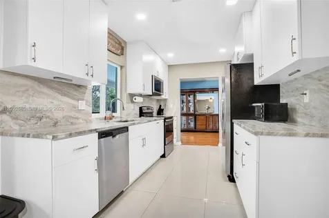 7481 NW 11th Place Plantation FL 33313