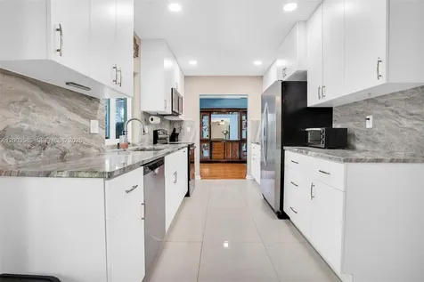 7481 NW 11th Place Plantation FL 33313