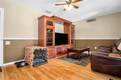 7481 NW 11th Place Plantation FL 33313