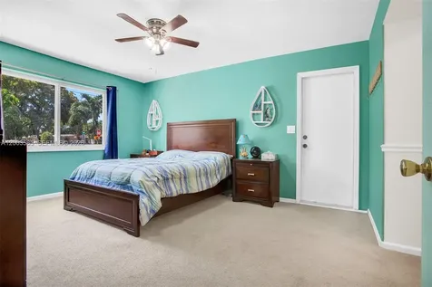 7481 NW 11th Place Plantation FL 33313