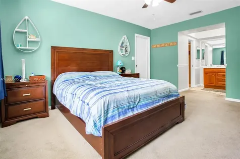 7481 NW 11th Place Plantation FL 33313